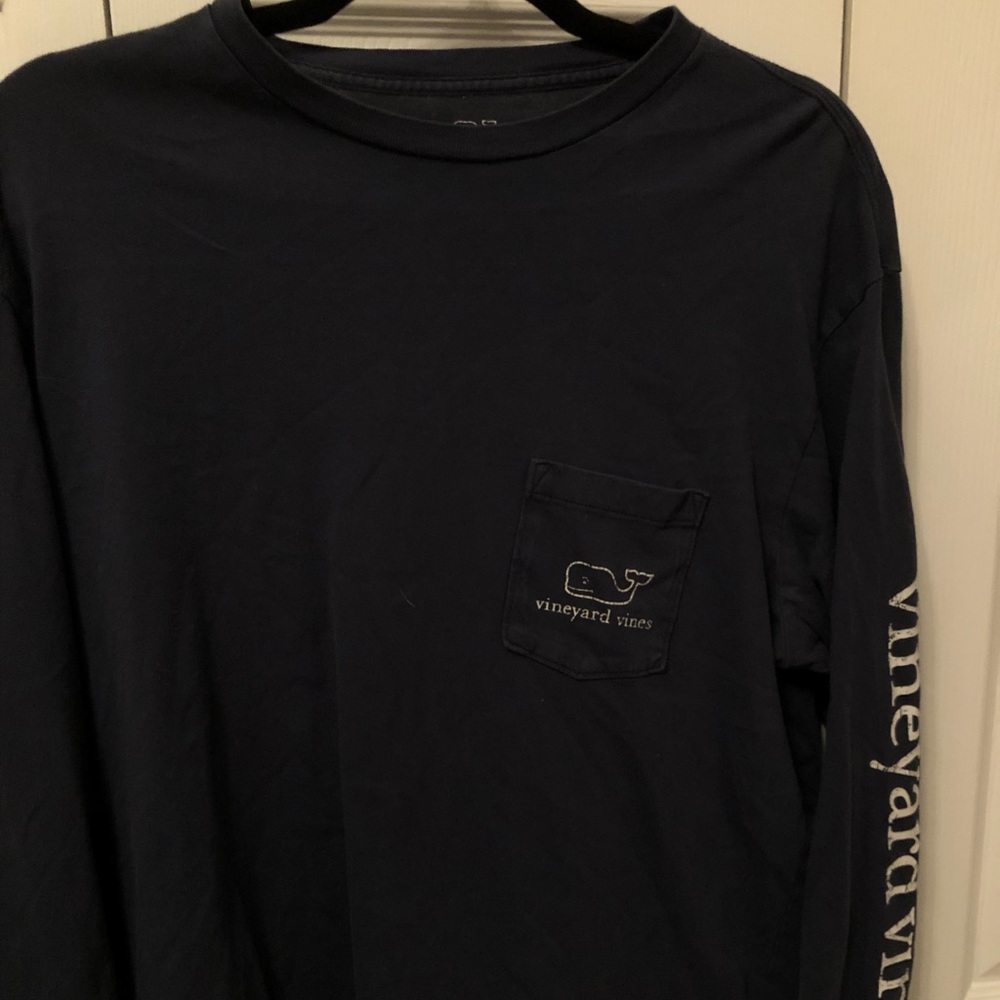 vineyard vines navy top